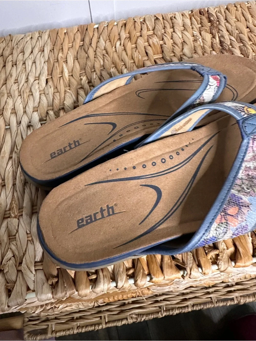 Earth  Women's Brown Footbed Floral-Trim‎ Sandals